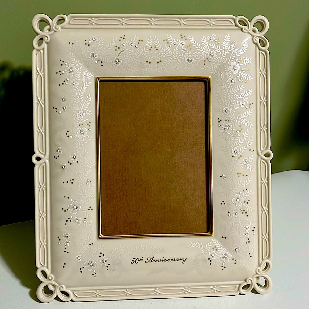 Lenox Wedding Promises 50th Anniversary Picture Frame 12x10 and displays 5x7